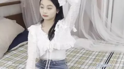 地铁吐血女孩