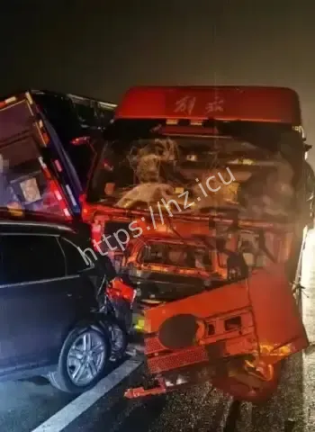 男子高速应急道救人