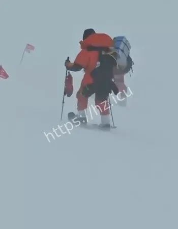 新疆慕士塔格峰登山事故